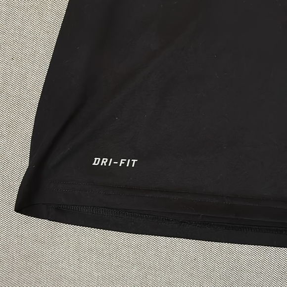 Nike Dri-Fit Men’s XL Black/grey Sleeveless T-Shirt. - Picture 2 of 5